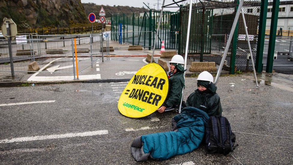 Activistas de Greenpeace en Francia